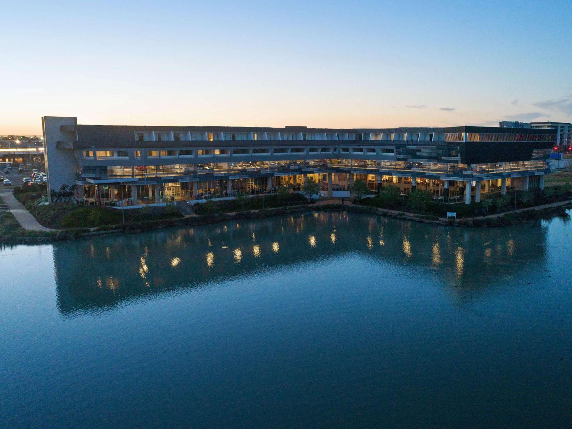 Mercure Melbourne Caroline Springs Ngoại thất bức ảnh